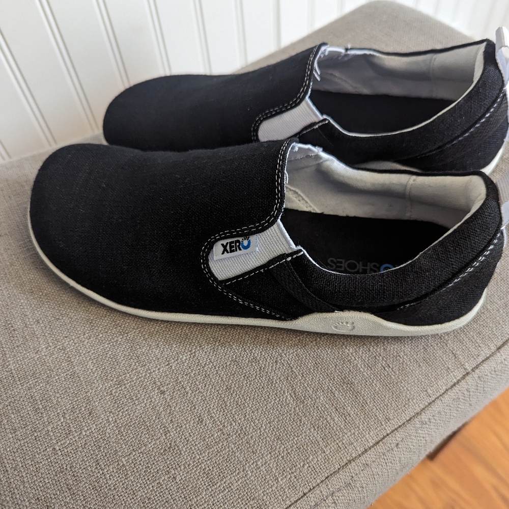 Women's Xero Aptos size 8